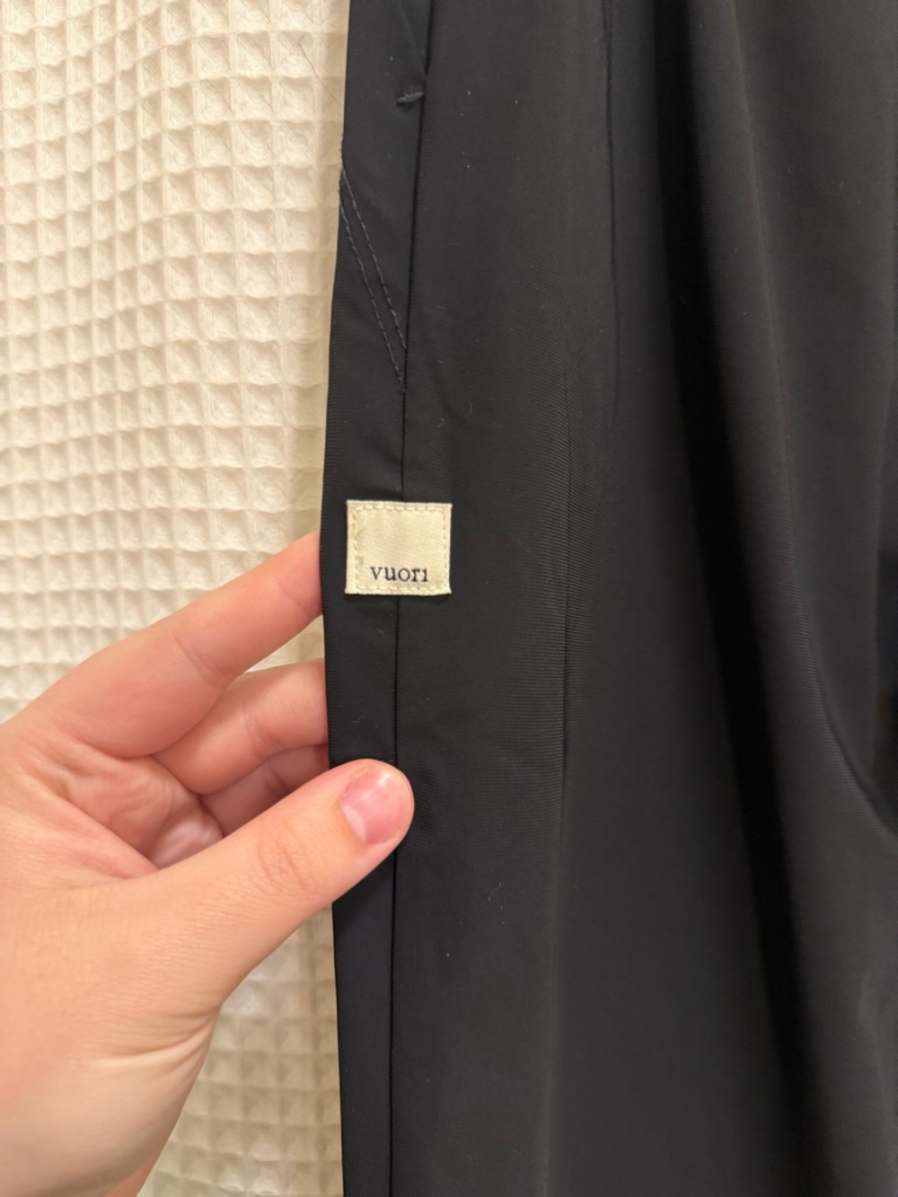 Vuori Black Drawstring Joggers with Contrast White Tie - size XS - Picture 8 of 9